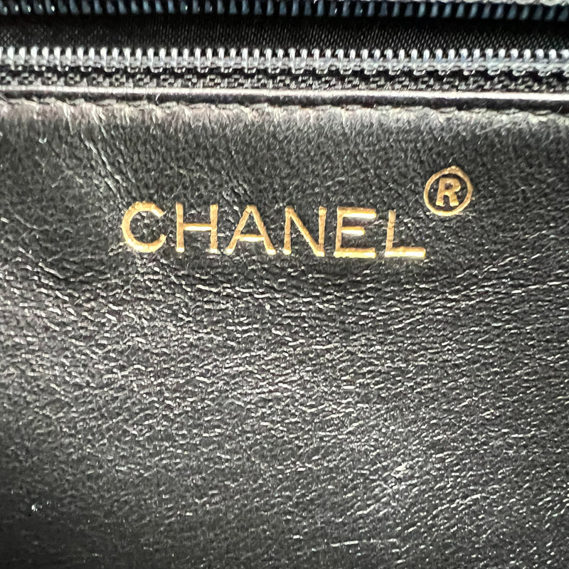 How to turn a vintage Chanel vanity case into a handbag with