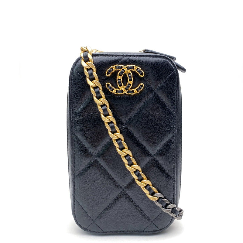 CHANEL 19 Zip Quilted Leather Phone Case Black