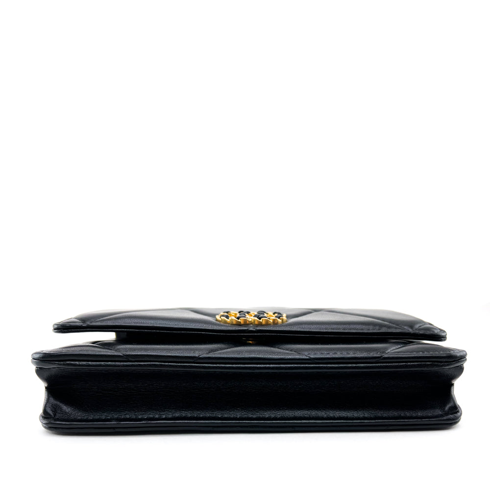 Chanel 19 leather wallet Chanel Black in Leather - 35987404