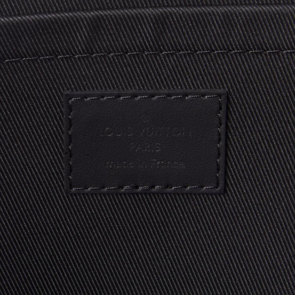 Louis Vuitton faz collab com NIGO e desenvolvem bolsa em formato