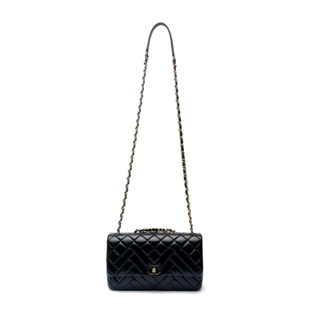 Timeless Splendid Chanel Classique Pochette Flap bag shoulder bag in black  quilted leather, garniture en métal doré ref.468898 - Joli Closet